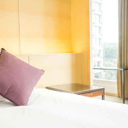 フレッシュフィールズ ホテル 台中市 エクステリア 写真 A throw pillow