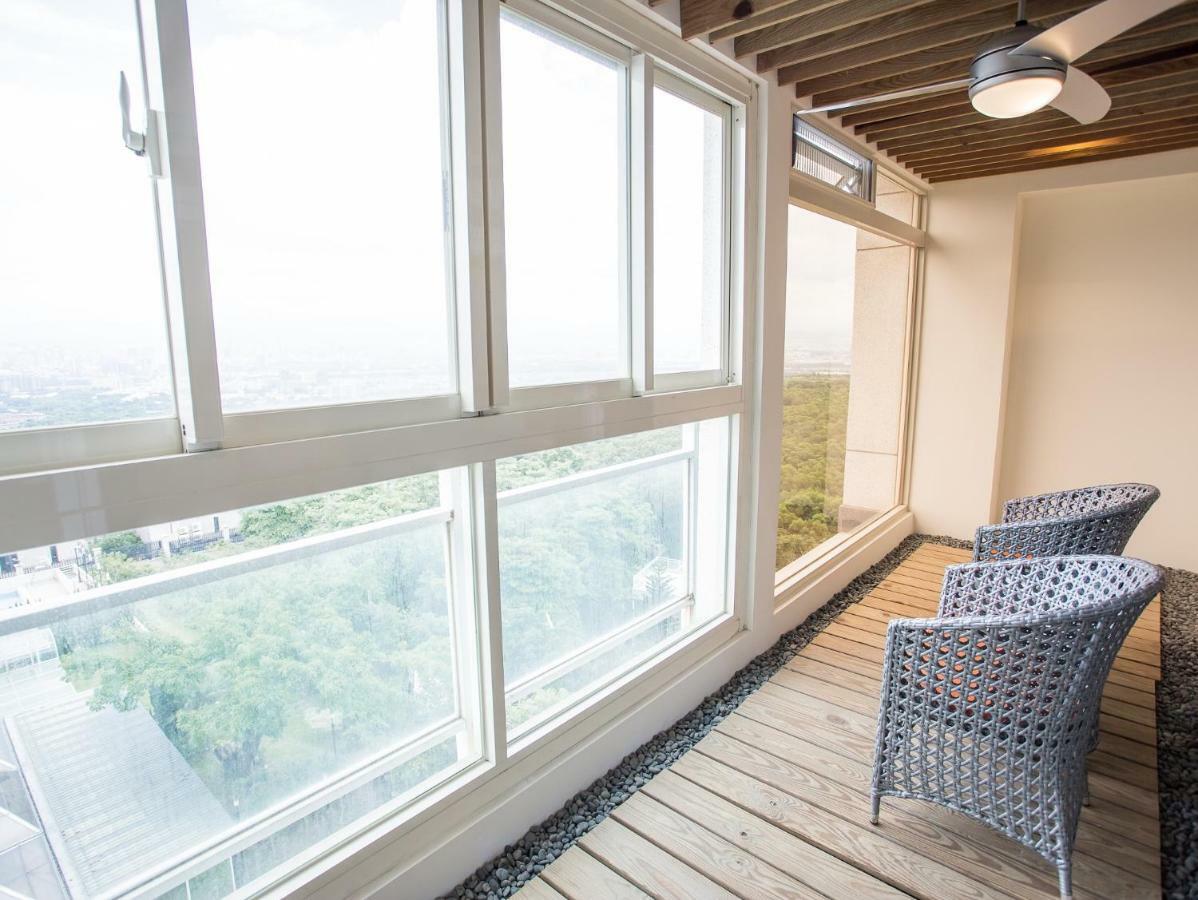 フレッシュフィールズ ホテル 台中市 エクステリア 写真 A balcony in a residential apartment